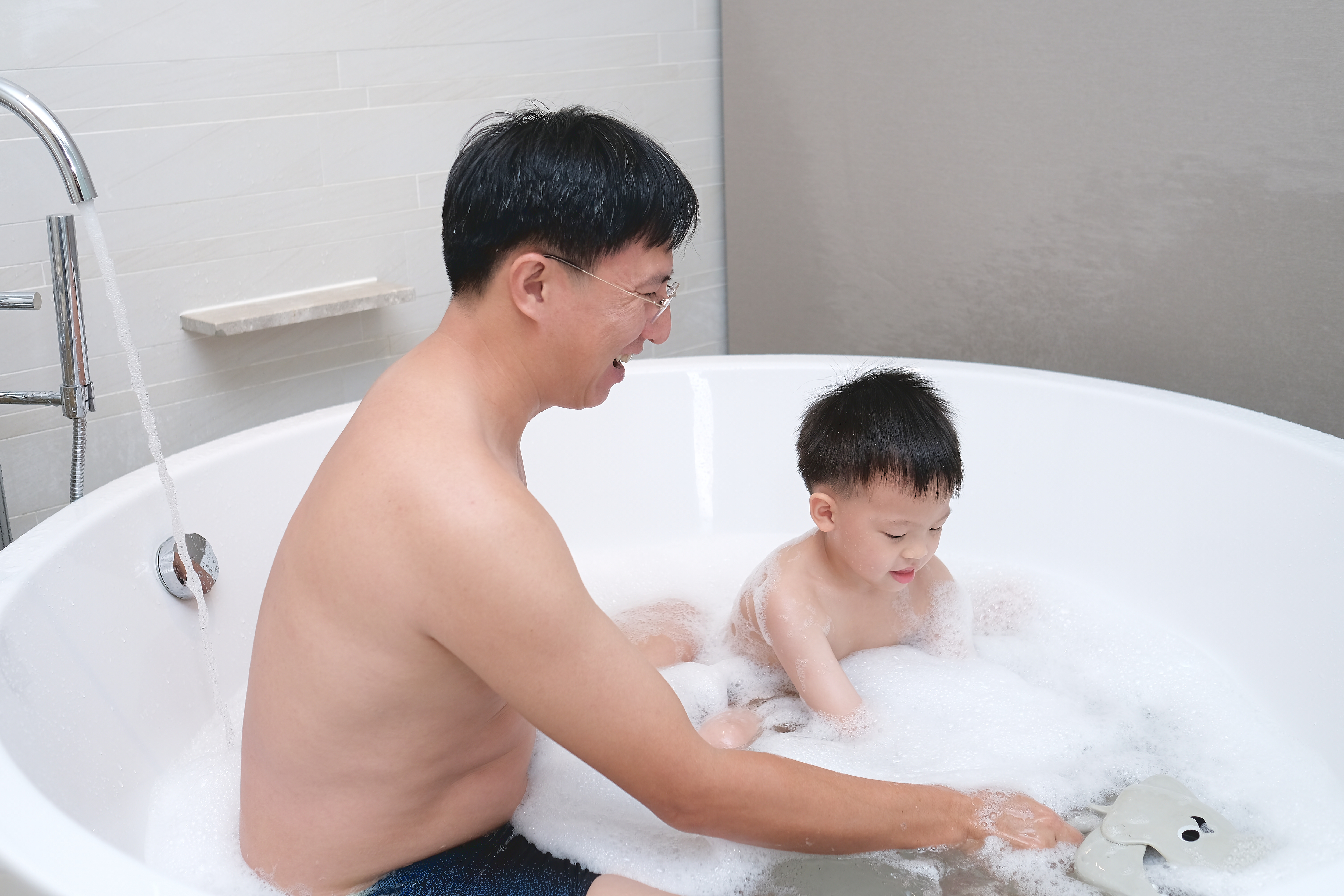 ทำให้เด็กอยากอาบน้ำ